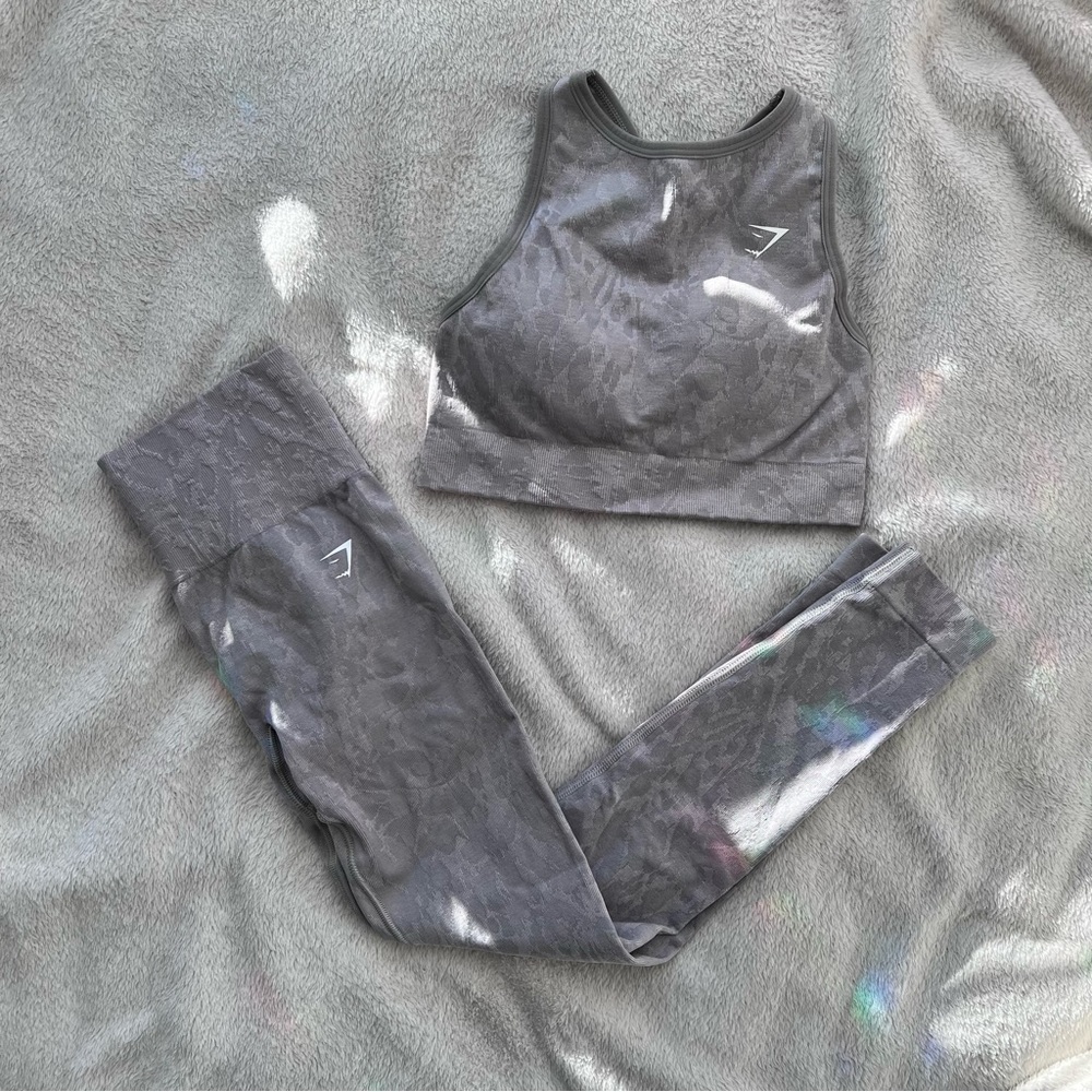 GYMSHARK Adapt Animal Seamless Sports Bra and Leggings – Butterfly Grey